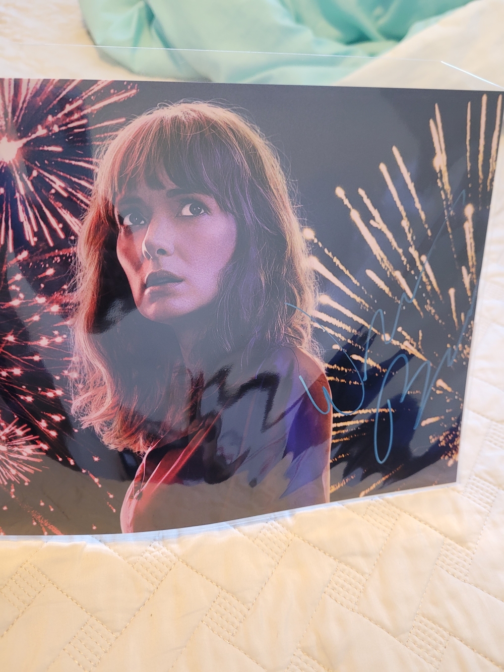 Winona Ryder Stranger Things 8x10 Auto Photo Fireworks - Red and Black